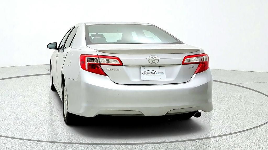 Used 2014 Toyota Camry SE FWD image 6