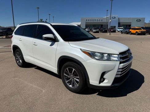 Used 2018 Toyota Highlander XLE image 3