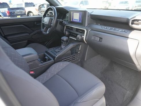 Used 2025 Toyota Tacoma SR image 17