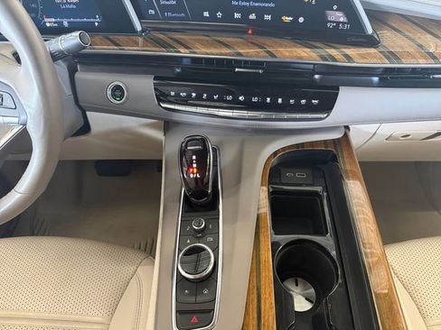 Used 2023 Cadillac Escalade Premium Luxury Platinum w/ LPO, Radiant Package AWD/4WD image 3