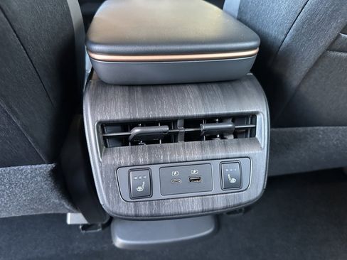 Used 2024 Nissan Ariya FWD image 35