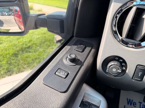 Used 2015 Ford F250 Lariat w/ Lariat Chrome Package AWD/4WD image 27