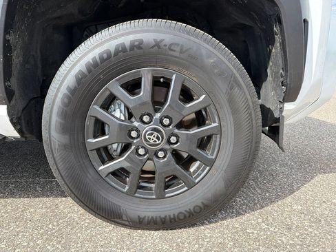 Used 2025 Toyota 4Runner SR5 AWD/4WD image 22