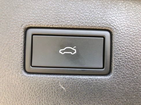 Used 2024 Volkswagen Tiguan SE image 37