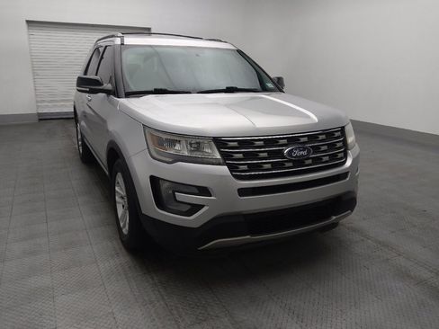 Used 2017 Ford Explorer XLT image 14