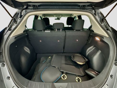 Used 2025 Nissan Leaf S image 29