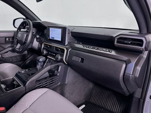 Certified 2026 Toyota Tacoma SR5 AWD/4WD image 27