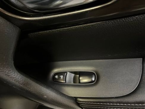 Used 2017 Nissan Rogue SV AWD/4WD image 43
