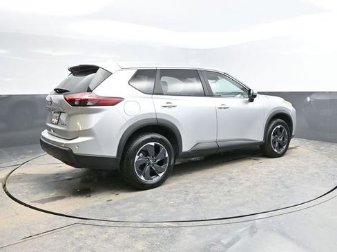 Used 2024 Nissan Rogue SV image 10
