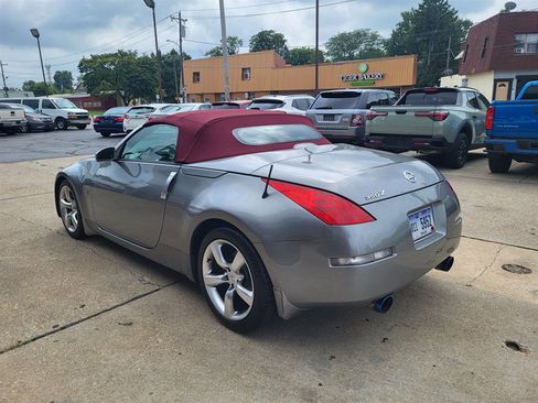 Used 2006 Nissan 350Z Touring RWD image 4
