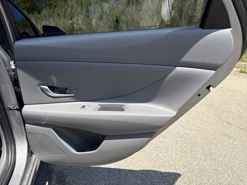 Used 2022 Hyundai Elantra SEL FWD image 17