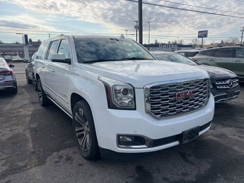 Used 2020 GMC Yukon XL Denali w/ Denali Ultimate Package image 3