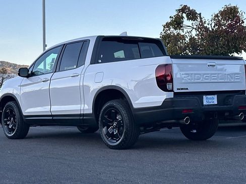 New 2026 Honda Ridgeline Black Edition image 6