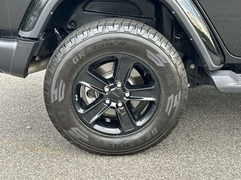 Used 2022 Jeep Wrangler Unlimited Sahara AWD/4WD image 12