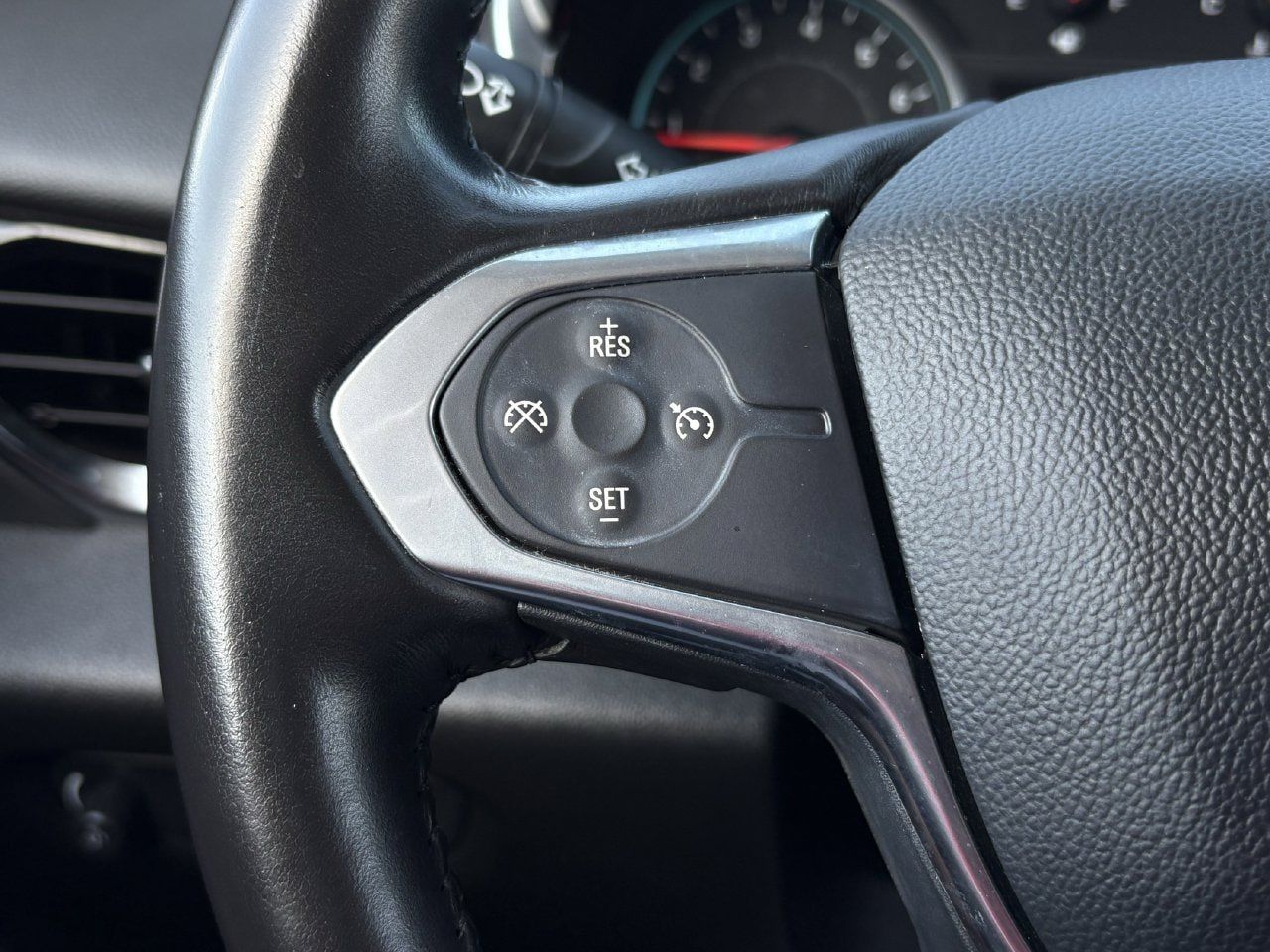 Used 2020 Chevrolet Traverse LT FWD image 16