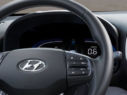 Certified 2025 Hyundai Venue SEL FWD image 16