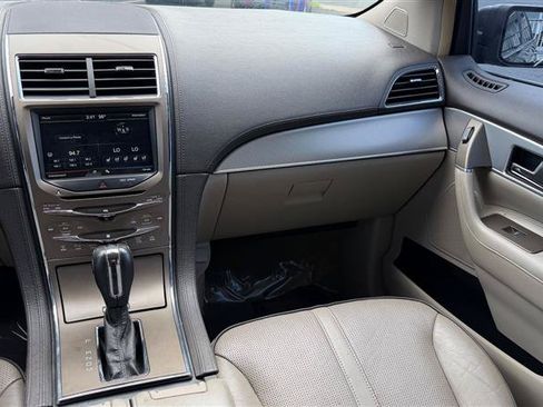 Used 2011 Lincoln MKX 2WD w/ 101A Rapid Spec Order Code image 19