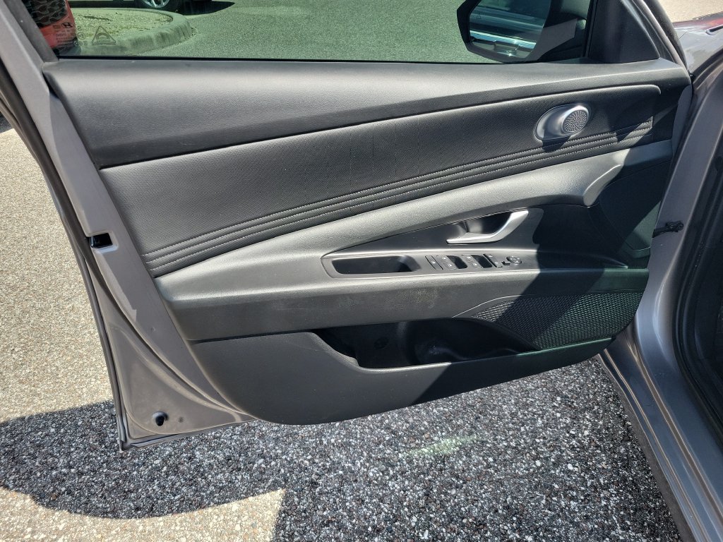 Used 2024 Hyundai Elantra SEL w/ Convenience Package FWD image 14
