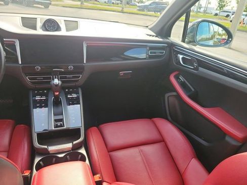 Used 2024 Porsche Macan image 20