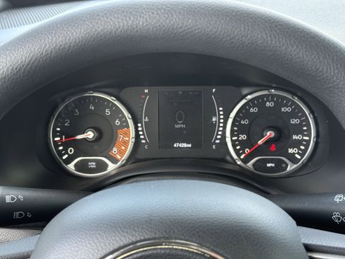 Used 2020 Jeep Renegade Sport image 31