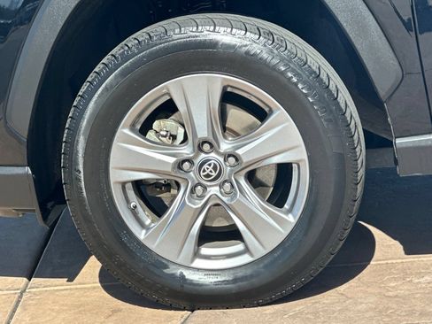 Certified 2022 Toyota RAV4 XLE Premium AWD/4WD image 33