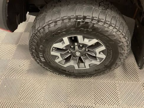 Used 2020 Toyota Tacoma TRD Off-Road w/ TRD Premium Off Road Package AWD/4WD image 14