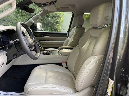 Used 2024 Jeep Wagoneer Series II w/ Flexible Seating Group RWD image 16