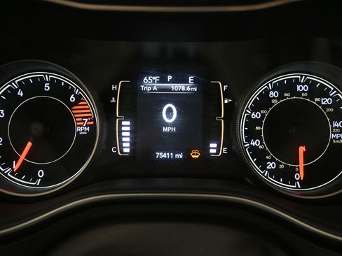 Used 2020 Jeep Cherokee Latitude Plus FWD image 14