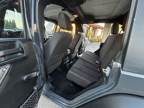 Used 2017 Jeep Wrangler Unlimited Sport w/ Connectivity Group AWD/4WD image 12
