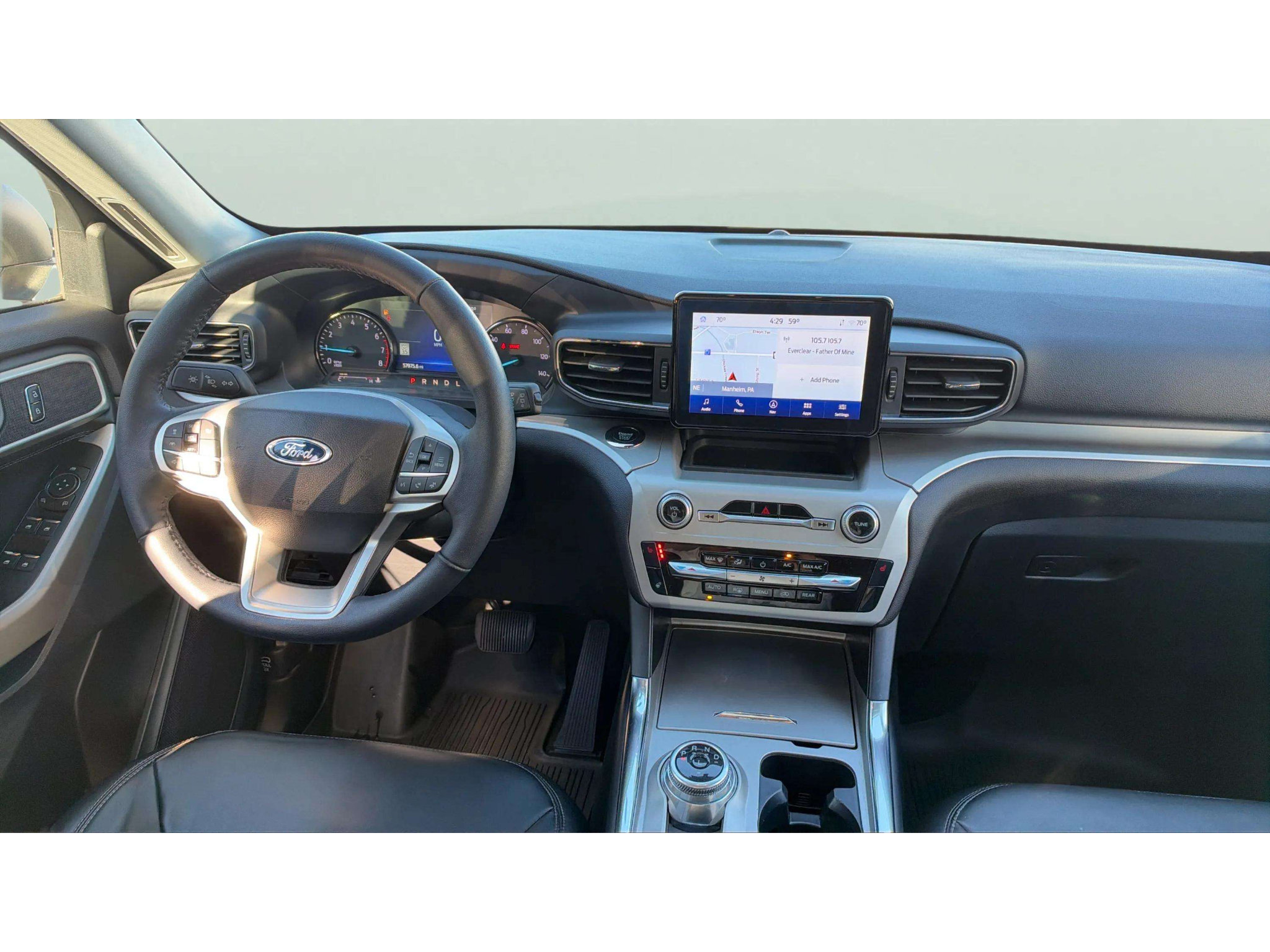 Used 2022 Ford Explorer XLT w/ Equipment Group 202A AWD/4WD image 16