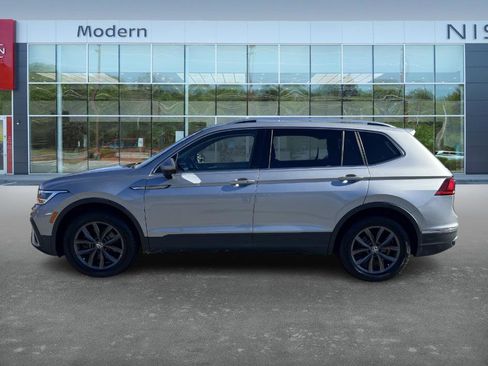 Used 2022 Volkswagen Tiguan SE w/ Panoramic Sunroof Package image 8