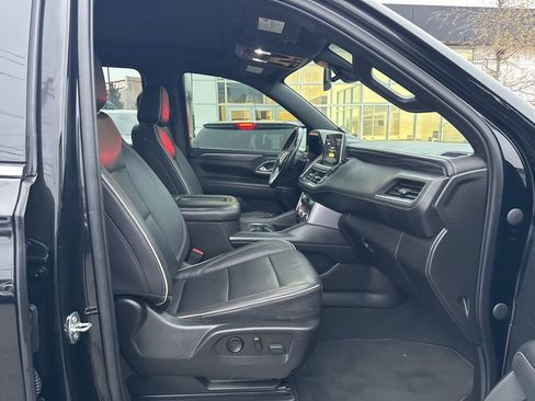 Used 2022 GMC Yukon XL SLT w/ SLT Premium Package image 18