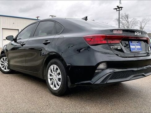 Used 2024 Kia Forte LX image 3