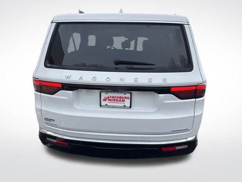 Used 2023 Jeep Wagoneer L Series II image 4