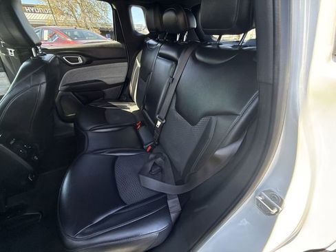Used 2023 Jeep Compass Latitude AWD/4WD image 23