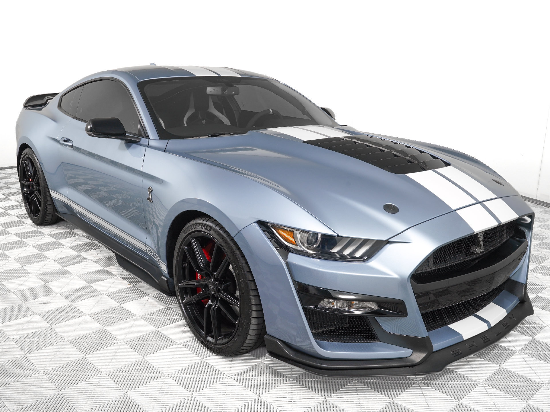 Used 2022 Ford Mustang Shelby GT500 w/ Technology Package RWD image 3