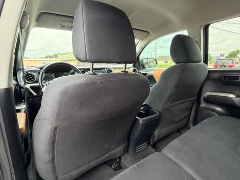 Used 2018 Toyota Tacoma SR5 image 12