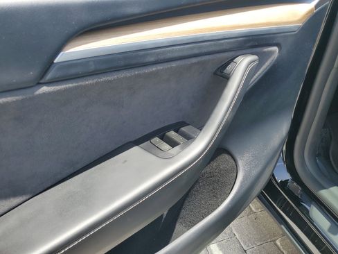 Used 2024 Tesla Model Y Long Range AWD/4WD image 17