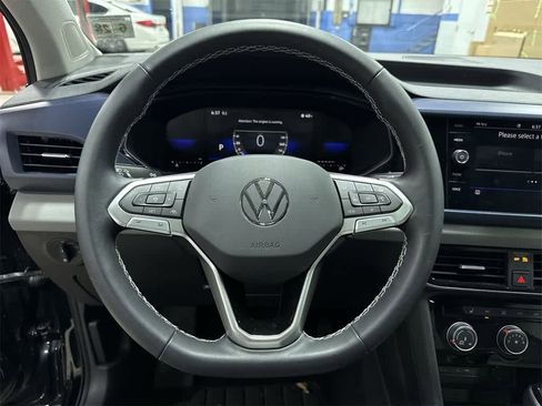 Used 2023 Volkswagen Taos SE w/ Panoramic Sunroof Package image 18