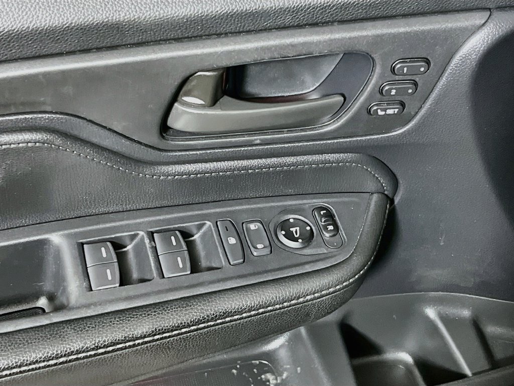 Used 2025 Honda Odyssey Sport-L image 13