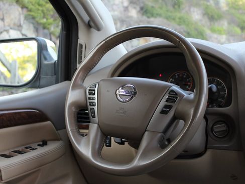 Used 2014 Nissan Armada Platinum image 21