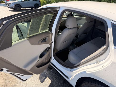 Used 2022 Chevrolet Malibu LT FWD image 11