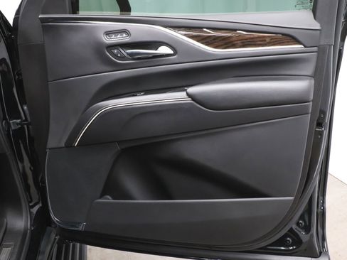 Used 2024 Cadillac Escalade ESV Sport Platinum w/ LPO, ONYX Package image 18