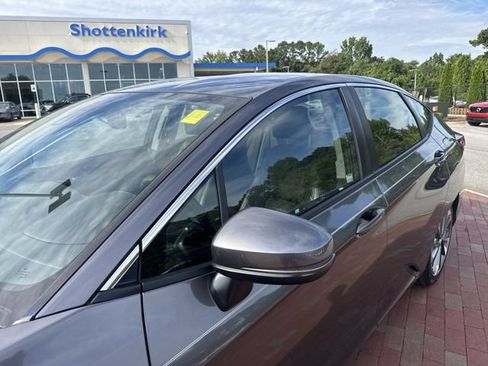 Used 2018 Honda Clarity Touring image 5
