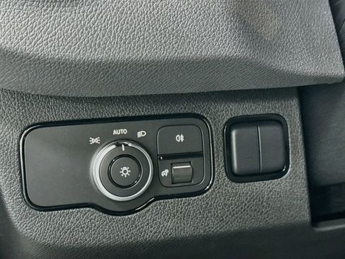 Used 2025 Mercedes-Benz Sprinter 2500 image 11