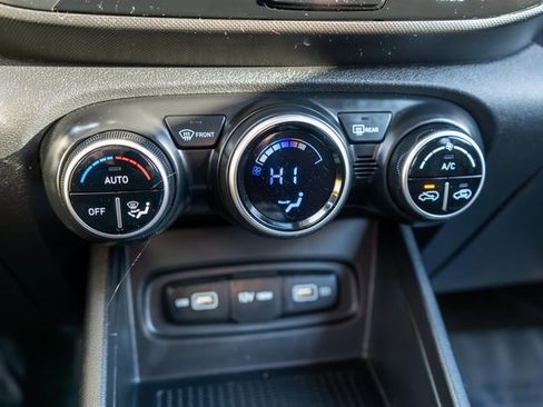 Used 2022 Hyundai Venue SEL image 28