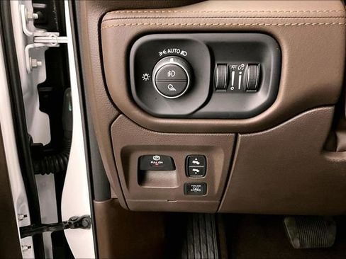 Used 2025 RAM 1500 Limited AWD/4WD image 33