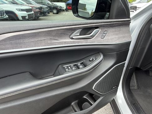 Used 2023 Jeep Grand Cherokee 4WD 4xe image 15
