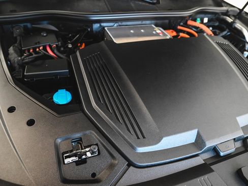 Used 2024 Audi Q8 e-tron Premium Plus w/ Premium Plus Package image 36