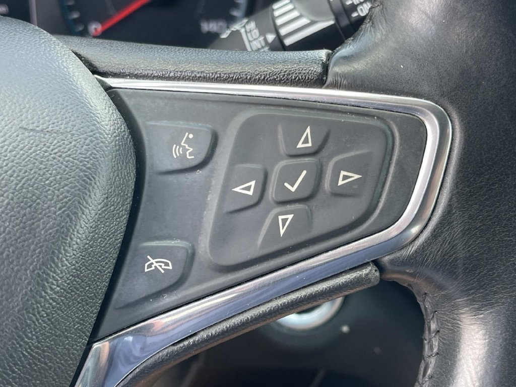 Used 2018 Chevrolet Equinox LT FWD image 36